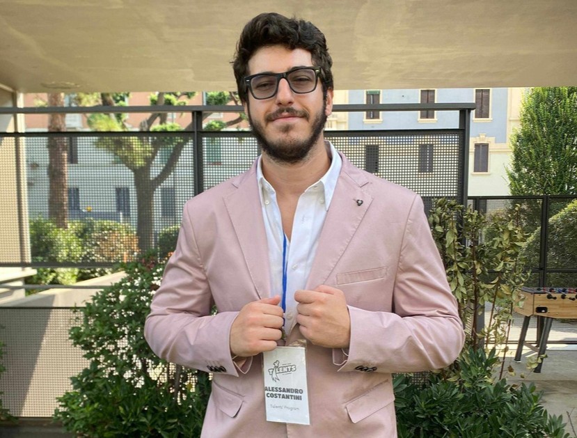 “Fantacalcio Il Viaggio”, Alessandro Costantini: “Su FIV Serie A e Fantacalcio con la mia generosa dose di ironia. Al Milan serve un attaccante, Fiorentina e Pisa con un piede in B. Ecco i miei top player del campionato”